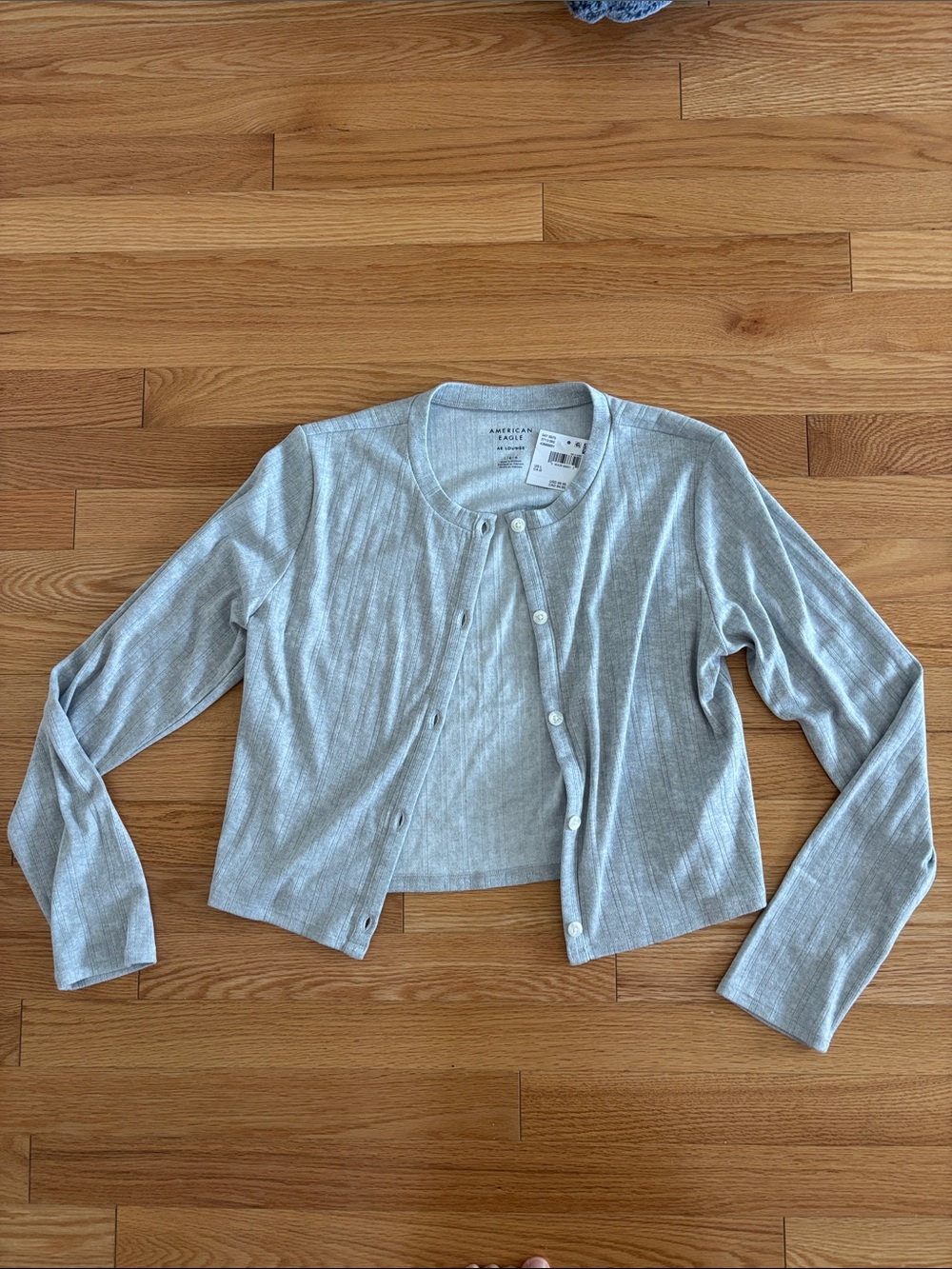 BNWT *American Eagle | Gray Button-Front Cropped Cardigan | size large